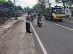 Satlantas-Polres-Ponorogo-saat-melakukan-olah-tkp-di-Jalan-umum-jurusan-Ponorogo.jpg