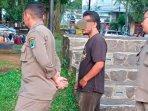 Satpol-PP-Kota-Malang-mengamankan-gelandangan-di-Alun-alun-Merdeka-Kota-Malang-ilustrasi-pengemis.jpg