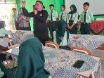 Satresnarkoba-Polres-Kediri-mengajak-ratusan-pelajar-SMAN-1-Ngadiluwih-Kediri-menjauhinarkoba.jpg