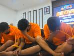 Sebanyak-34-pria-peserta-pesta-gay-digiring-ke-sel-Polrestabes-Surabaya.jpg