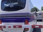 Sebuah-bus-karyawan-yang-sedang-menerobos-palang-pintu-kereta-api-di-Probolinggo.jpg
