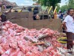 Sebuah-truk-terguling-usai-mengahantam-mangga-dan-teras-rumah-warga-Ponorogo.jpg