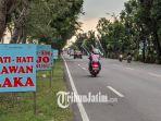 Sejumlah-papan-peringatan-dipasang-di-tepi-Jalan-Nasional-Bojonegoro-Babat-ruas-Desa-Sukowati.jpg
