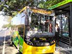 Sejumlah-penumpang-saat-menanti-kedatangan-bus-Trans-Jatim-Koridor-2-Surabaya-Mojokerto.jpg