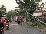 Sejumlah-rumah-rusak-dan-pohon-tumbang-akibat-hujan-deras.jpg