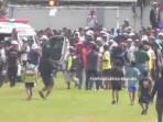 Karapan Sapi Bangkalan Diwarnai Keributan, Peserta Terinjak Sapi hingga Dilarikan Ambulan