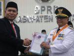 Sekda-Kabupaten-Blitar-Izul-Marom-mewakili-Bupati-Blitar-lama-Rini-Syarifah-lakukan-sertijab.jpg