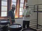Sekjen-Kemensos-RI-Robben-Rico-kemeja-putih-bersama-Bupati-Ponorogo.jpg