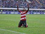 Selebrasi-gelandang-Madura-United-Hugo-Gomes-Jaja-usai-cetak-gol.jpg
