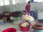 Pesanan Kerupuk Rambak Tulungagung Meningkat Jelang Lebaran, Segini Harganya