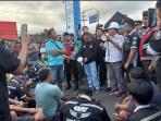 Seratusan-sopir-truk-tronton-memblokade-akses-masuk.jpg