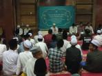 Shalat-Ghaib-dan-doa-bersama-digelar-para-santri-Ponpes-Ibnu-Cholil-bangkalan-madura.jpg