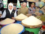 Sidak-Pasar-Kolpajung-Pamekasan-Khofifah-pastikan-harga-bahan-pokok-Stabil.jpg