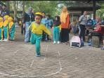 Siswa-dari-sejumlah-sekolah-di-Desa-Widoro-Kecamatan-Gandusari-Kabupaten-Trenggalek.jpg