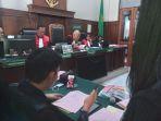 Situasi-sidang-Ali-Bin-Amin-Thalib-diadili-di-Pengadilan-Negeri-Surabaya.jpg