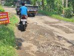 Spanduk-Protes-Jalan-Rusak-di-Desa-Senden-Kecamatan-Kampak-Kabupaten-Trenggalek.jpg