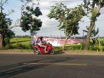 Spanduk-penolakan-harga-ganti-rugi-tol-Kediri-Tulungagung.jpg