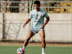 Striker-Madura-United-Aji-Kusuma-dalam-sesi-latihan-tim-di-Stadion-Gelora-Bangkalan.jpg