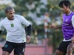 Striker-asing-Persebaya-Surabaya-Paulo-Victor-saat-berlatih-bersama-tim-jelang-hadapi-Borneo-FC.jpg