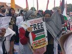Suasana-aksi-Aliansi-Rakyat-Surabaya-Bela-Palestina-yang-berlangsung.jpg