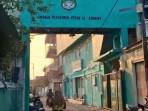 Suasana-di-jalan-sekitar-asrama-putri-Pondok-Pesantren-Al-Khoziny-di-Buduran-Sidoarjo.jpg
