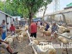 Suasana-hiruk-pikuk-terlihat-sejak-pagi-di-Pasar-Kliwon-Pagu-Pagu-Kabupaten-Kediri.jpg