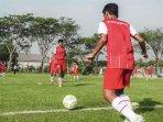 Suasana-latihan-di-Deltras-Academy-yang-ada-di-Sidoarjo-ilustrasi-Deltras-Academy.jpg