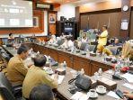 Suasana-rapat-dengar-pendapat-di-Komisi-E-DPRD-Jatim-Senin-317.jpg