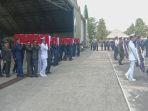 Suasana-upacara-pelepasan-empat-jenazah-awak-pesawat.jpg
