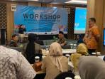 Suasana-workshop-Branding-Subsektor-Fesyen-yang-digelar-di-Fave-Hotel-Sidoarjo.jpg
