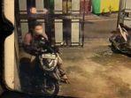 Tangkapan-layar-screenshot-rekaman-kamera-CCTV-aksi-curanmor-yang.jpg