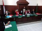 Terdakwa-Firman-saat-menjalani-sidang-secara-virtual-di-Pengadilan-Negeri-Surabaya.jpg