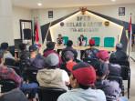 Terminal-Arjosari-Malang-saat-mengumpulkan-dan-melakukan-pendataan-para-pedagang-asongan.jpg