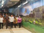 Terowongan-pejalan-kaki-penghubung-Terminal-Intermoda-Joyoboyo.jpg