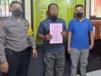 Tersangka-AW-35-alias-Pikolo-sebelum-dimasukkan-ruang-tahanan-Mapolres-Tulungagung.jpg