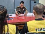 Tersangka-kasus-sabu-sabu-RF-dan-EY-dilimpahkan-oleh-BNNP-Jatim-ke-Kejari-Tulungagung.jpg