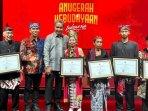 Tiga-maestro-seni-dan-budaya-asal-Banyuwangi-menerima-penghargaan-AKI-2024.jpg