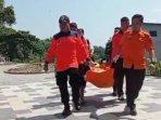 Tim-SAR-BPBD-Bojonegoro-mengevakuasi-temuan-jasad-wanita-di-aliran-Sungai-Bengawan-Solo-bojonegoro.jpg