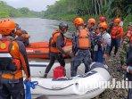 Hari Pertama Pencarian, Tim SAR Kerahkan 2 Perahu Karet Cari Korban Hanyut di Sungai Brantas Blitar