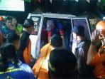 Tim-SAR-menemukan-korban-pendaki-wanita-yang-hilang-terseret-air-bah-Sungai.jpg