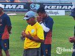 Tim-pelatih-Persela-berdoa-usai-latihan-di-Stadion-Surajaya-Rabu-792022.jpg