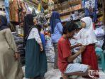 Toko-Rukin-di-Pasar-Kota-Bojonegoro-saat-dikunjungi-pembeli-seragam-sekolah.jpg