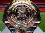Trofi-Community-Shield-Manchester-City-dan-Manchester-United.jpg