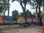 UCAPAN-SELAMAT-PELANTIKAN-Karangan-bunga-berjajar-di-Balai-Kota-Surabaya.jpg
