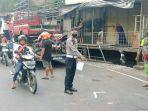 Unit-Gakkum-Satlantas-Polresta-Malang-Kota-saat-melakukan-olah-TKP-di-lokasi-kecelakaan.jpg