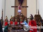 Visualisasi-Jalan-Salib-saat-Hari-Raya-Paskah-Jumat-Agung-di-Gereja-St-Yohanes-Pemandi-Janti-malang.jpg