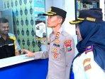 Wakapolresta-Malang-Kota-AKBP-Oskar-Syamsuddin-menyambangi-Terminal-Arjosari-Malang.jpg