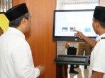Waketum-PBNU-KH-Zulfa-Mustofa-meninjau-sejumlah-gerai-layanan-di-Mall-Pelayanan-Publik.jpg