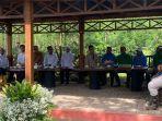Wakil-Presiden-RI-Gibran-Rakabuming-Raka-saat-berdialog-dengan-para-petani-kopi.jpg