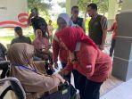 Wakil-bupati-Ponorogo-Lisdyarita-saat-berbincang-dengan-warga.jpg